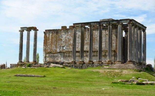 Ancak uzmanlar, Roma duvarlar�n�n yeniden yap�lmas�n�n �ok zor   olabilece�ini s�yl�yor.   