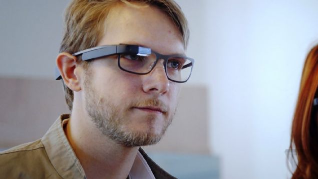 Okuma gzlklerinin %10u internete balanacak.   rnein, bir kelimenin anlamn bilmiyorsak gzlmz   zerinden hemen renebilecek veya o kelime ile ilgili szlklerde   ne yazldn aratrabileceiz.   