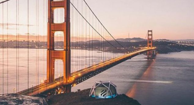   Bu ki�i, geceyi d�nyan�n en �nl� k�pr�lerinden birinin yan�nda ge�irmi� gibi g�r�n�yor. �nan�lmaz m�, yoksa inanabilir misiniz?  