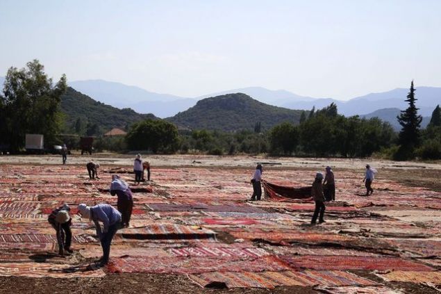 nsanlar hallarn kullandktan sonra pe atyorlar, oysa eskimi hallar biz tekrar hal olarak sunabiliyoruz ya da paralara blp, anta, hediyelik eya, yastk yapyoruz.' dedi.   