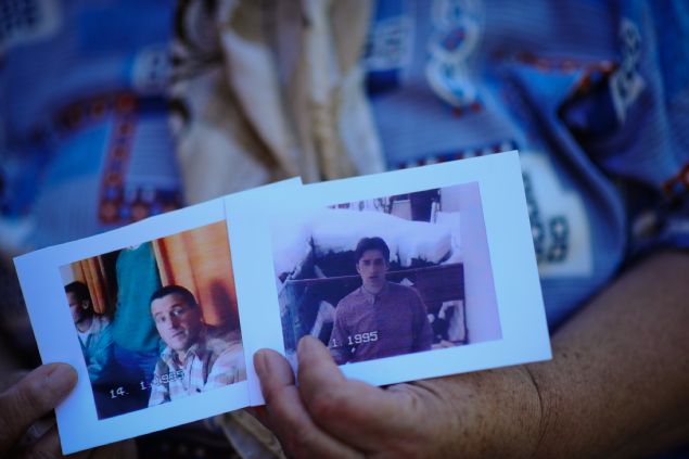 Hurija Mehmedovic, en son g�venli b�lgeye ula�mak i�in girdikleri ormanda g�r�len o�lu ve e�inin bulunan birka� kemi�ini bu y�l d�zenlenecek cenaze t�reninde topra�a verecek.     