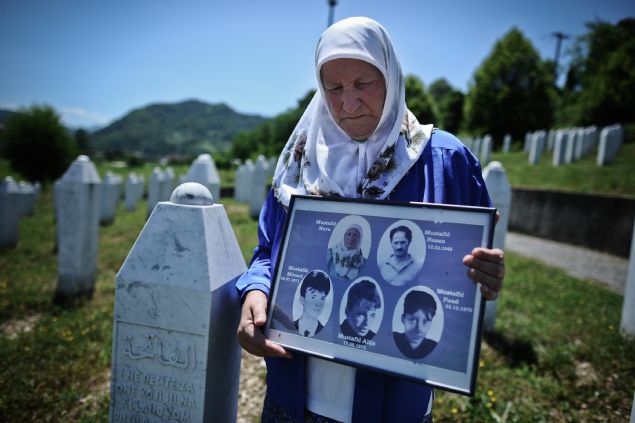  Soyk�r�mda 3 o�lu ve e�ini kaybeden Nura Mustafic (foto�rafta), 22 y�ld�r yaln�z ba��na hayata tutunmaya �al���yor.     