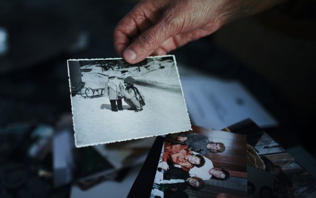 Hajra Catic, ku�atma alt�ndaki Srebrenitsa'da radyoculuk yaparak, ya�anan soyk�r�m� d�nyaya duyurmaya �al��an o�luna hen�z ula�amad�.    