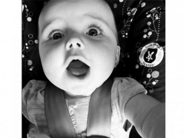  te selfie ekme konusunda yetenekli olan 16 bebek...  