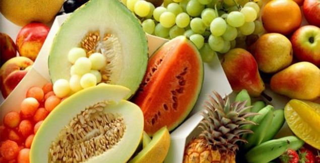 Bu ihtiyacnz karlamak iin ortalama 10-12 bardak su imek gereklidir diye konutu. Gleryz, btn bu artlara ramen yine de Kendimi ne kadar zorlasam da ok fazla su iemiyorum diyenler iin, hem serinletecek hem gnlk sv ihtiyacnzn karlanmasna destek olacak 8 besini yle sralad:  