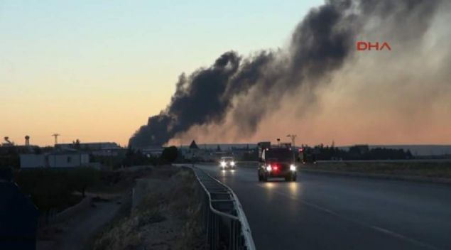 Olay yeri yaknndan geen yol ift ynl ara trafiine kapatld.   