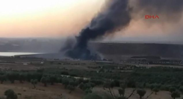 tfaiye ve salk ekiplerinin sevk edildii alanda yaklak iki saattir sren yangnn kontrol altna alnmas iin almalar devam ediyor.   