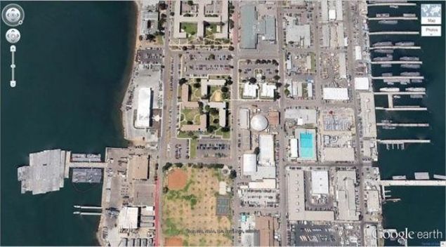 Gamal ha eklinde bina.    Koordinat: 3240'34.19″N 117 9'27.58″W  Coronado, California, USA   