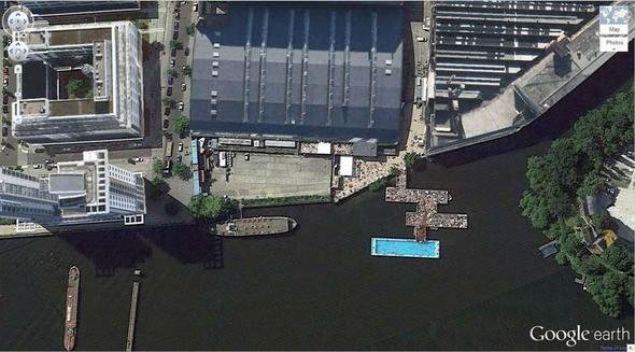 Byk yzme havuzu    Koordinat: 5229'52.24″N 1327'13.67″E  Berlin, Germany   