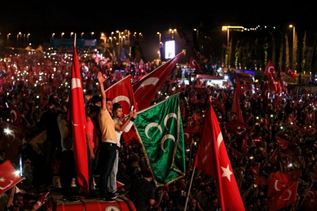 AFP ajans i Trkiye'nin baarsz darbe giriimini Trk demokrasisinin zaferi' olarak kabul ettiini yazd ve 15 Temmuz'u demokrasi ve milli birlik gn' ilan edip, ulusal tatil yaptn hatrlatt.     