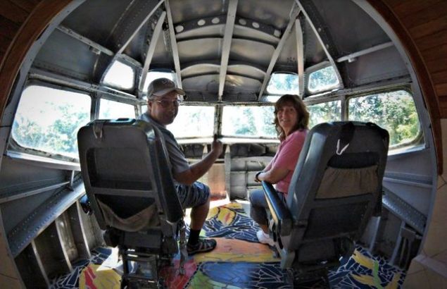 Ziyaret�iler i�in ilgin� olabilece�i d���n�lerek deniz manzaral� kokpit de b�y�k �l��de b�rak�lm��.   