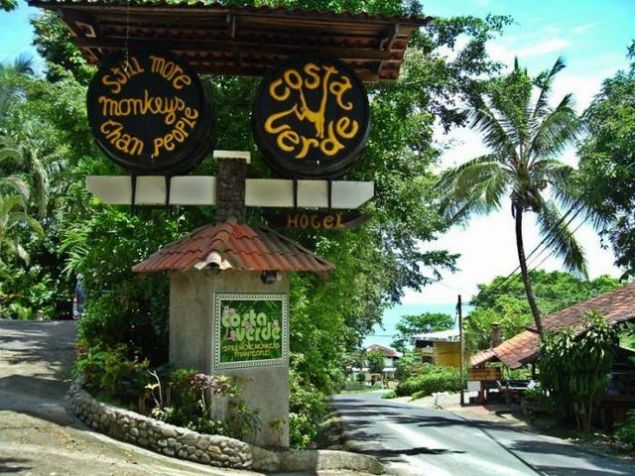 ��te otele �evrilen u�a��n i�inden kareler...   