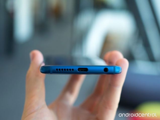 Ksa zamanda Trkiye'de de sata sunulmas beklenen telefonun fiyat rakiplerine gre bir hayli dk.     