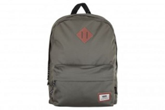 Pek ok srt antasnn arkasnda bulunan bu kk panel, daclarn buraya halat takmas iin tasarlanmt.   