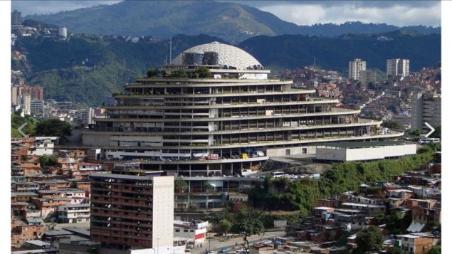 Tamamlanmasna sadece bir yl kala sarmal yapnn iptali karar, uzun srecek bir   iflas srecinin de balamasna neden oldu.  