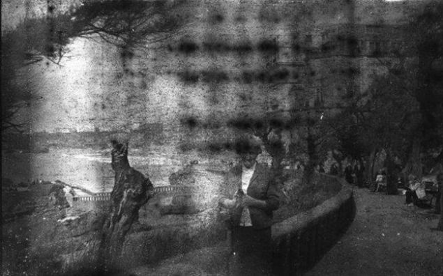 Bu fotoraflarn nde bir kadn grnrken.. 