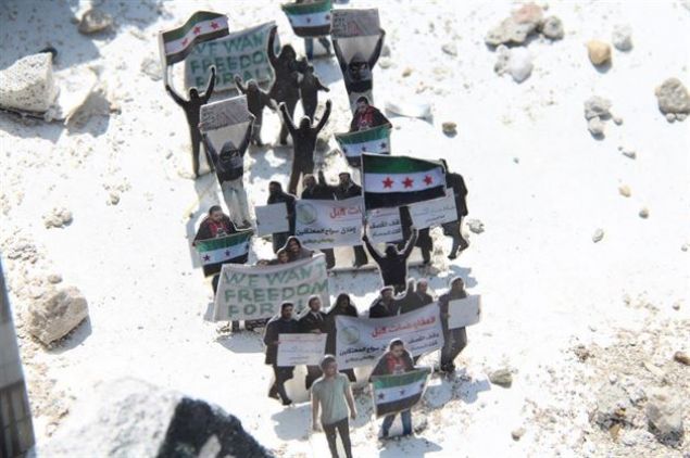 Sergide, aralarnda doktor, retmen, muhabir ve profesrlerin de bulunduu sava madurlarnn tanklklarna da yer veriliyor. 