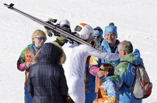 Amerikal, zamannda gelen alanlarn her sene bir kez kayak tatiline gtrerek dllendiriyor. 