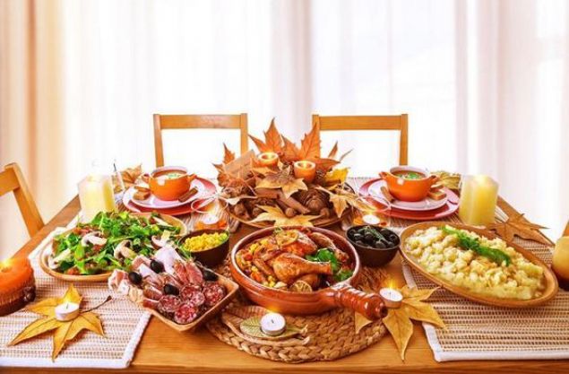 Buffet gibi tutumlu, hatta personeli iin yazd bir el kitab dahi var ama milyarder arkadann aksine ev yemeklerinden baka bir ey yemiyor. 