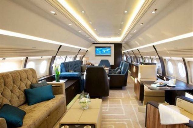 Bu sper jet, 375 yolcu tama kapasitesine sahip ve 14.484 kilometre menzil yol gidebiliyor.     