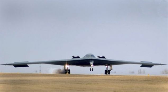 B-2 Spirit Stealth Bomber, imdiye kadar yaplm olan en pahal uak unvann elinde bulunduruyor.     