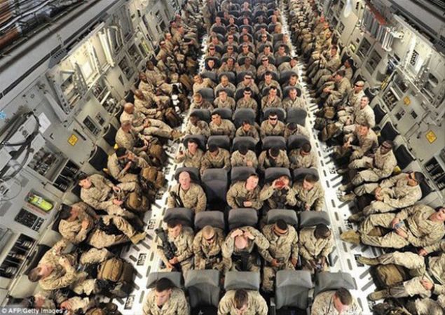 C-17A, stratejik ve taktik hava ikmal grevleri, asker ve kargo tama ilemleri, tbbi tahliye ve paratle atlama aktiviteleri iin kullanlyor.     