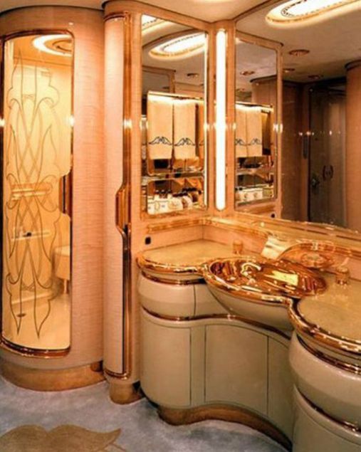 Uan lavabolar bile sert altndan yaplm.     