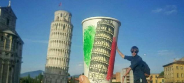 Birka yl ncesine kadar yakn arkadalarnn doum gnleri iin bardaklara izimler yapan ve bu fikri gelitirebileceini dnen Armaan, daha sonra bardaklar satmaya balam.     