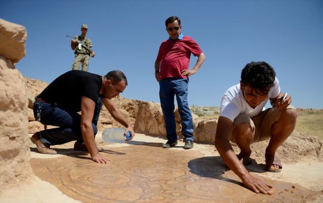   Koruma alt�na al�nan yap� kal�nt�s�ndaki mozaiklerin, ba�ka bir b�lgeye ta��nmas� planlan�yor.    