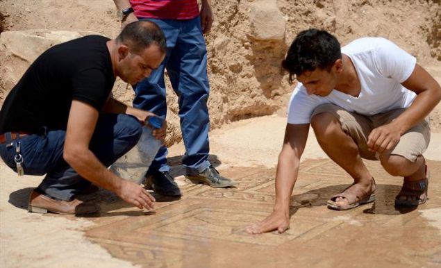   �l�eye ba�l� Sa�l�cak k�y� k�rsal�nda ka�ak kaz� yap�ld���n� belirleyen g�venlik g��leri, olay yerinde tarihi bir yap�ya ait olabilece�i de�erlendirilen kal�nt�lar bulunmas� �zerine durumu �l K�lt�r ve Turizm M�d�rl���ne bildirdi. 