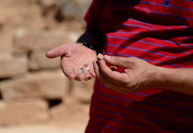  Elbeyli Belediye Ba�kan� S�leyman �im�ek, AA muhabirine, b�lgede k�smen tahrip olmu� mozaikler ile bir kitabe bulundu�unu belirterek, 'Bu durum eski medeniyetlere ev sahipli�i yapm�� topra��n her bir taraf�n�n ayr� bir de�er oldu�unu g�steriyor. Eserlerin turizme kazand�r�lmas� i�in �al��malar devam ediyor.' dedi.  