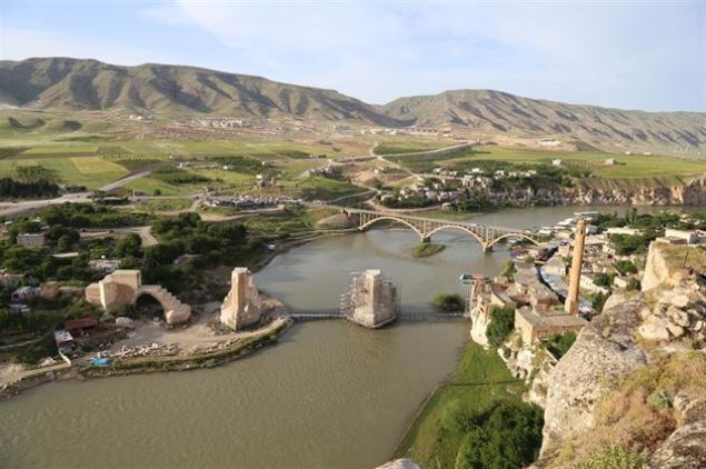 �mam Abdullah Zaviyesi (foto�rafta) yeni Hasankeyf'teki Arkeopark'ta yerli ve yabanc� turistleri a��rlayacak. 