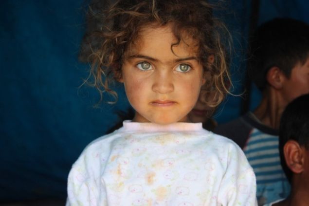 Kendileri kadar ocuklarn da burada zor artlar altnda kaldklarn belirten iiler, onlar iin de yetkililerden yardm istiyor.  