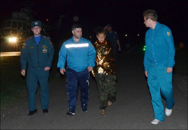 17 ara, helikopter ve kk HAlarla yzlerce kilometrelik taygada yaplan aramalar sonucunda kk kz 6 gn sonra sa olarak bulunabildi ve hastaneye kaldrld.  