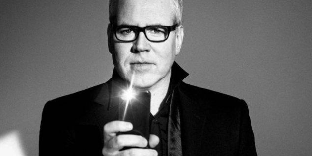 Bret Easton Ellis Amerikan Sap��� <br><br>  'TERK ET B�T�N UMUDU EY SEN BURAYA G�REN diye karalam��lar  Onbirinci Sokak'la Birinci Cadde'nin k��esinin yak�nlar�ndaki Chemical Bank'�n yan duvar�na kan k�rm�z�s� harflerle      