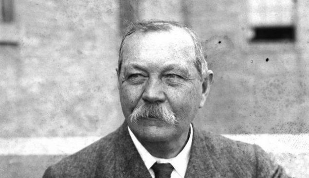 Arthur Conan Doyle Bohemya'da Skandal <br><br>  'Sherlock Holmes ondan hep 'kad�n' diye bahseder. Onu ba�ka isimle and���n� nadiren duymu�umdur. Holmes'un g�z�nde o, kendi hemcinslerinin tam�m�ndan daha �st�nd�r.      
