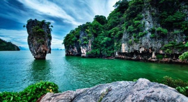 Phuket<br><br>    'Bukit'den gelen Phuket, zirve anlam�na geliyor.  