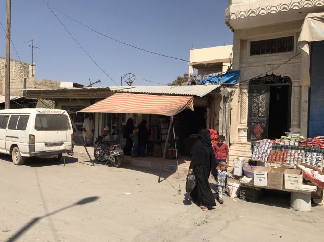 Kad�nlar art�k pazarda gezebiliyor. 