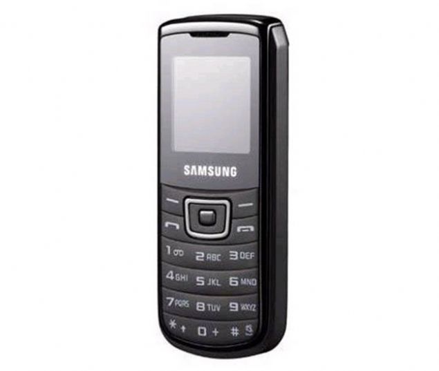 8- Samsung E1100  <br><br>  2009 y�l�nda piyasaya s�r�len Samsung E1100, yakla��k 150 milyon adet satt�.  <br><br>  128 x 128 piksel ekran ��z�n�rl���  <br><br>  7.5 saat konu�ma s�resi     