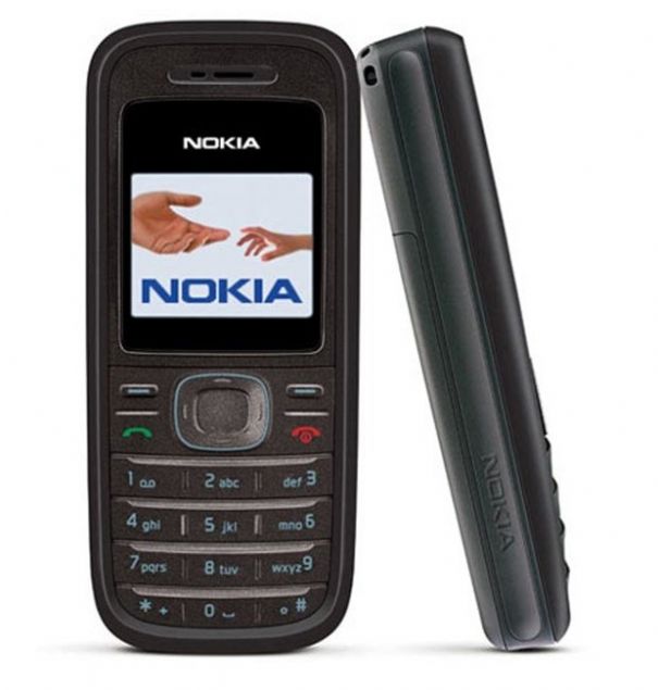 5- Nokia 1200  <br><br>  2007 y�l�nda raflardaki yerini alan Nokia 1200 150 milyondan fazla satt�.  <br><br>  96 x 68 mm ekran boyutu  <br><br>  7 saat konu�ma s�resi     