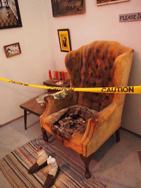                                                                 18 May�s 1957de bat� Philadelphia da ya�ayan 68 ya��ndaki Anna Martin, yan�p k�l olmu� , geriye sadece g�vdesinden bir par�a ve ayakkab�lar�n� b�rakm�� halde bulundu. Adli t�p uzman� yapt��� incelemede s�cakl���n 1.700 � 2.000 derece c�var�na ula�mas� gerekti�ini belirtti, ancak k�l olmu� cesedin iki ayak �tesindeki gazeteler sapasa�lam duruyordu.                                                         