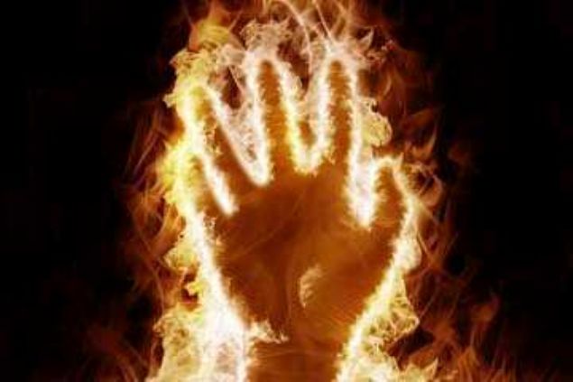                                                                 Ara�t�rmalarda dikkati �eken bir hususu ta olay�n kurbanlar�n�n genel de ses seda ��karmadan ve kurtulmay�sa �al��maks�z�n yanmalar�yd�. Yanma olay�n�n bilinmeyen bir psikolojik yan� olabilir.                                                         