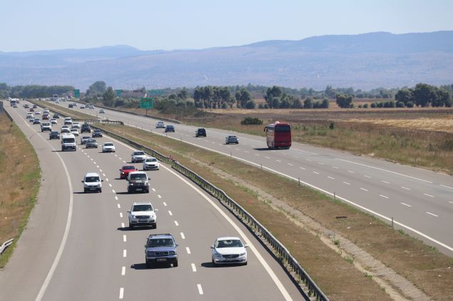 <div>  	Trafik ekipleri ulamn aksamamas için güzergahta aralksz olarak yol kontrollerini sürdürüyor.</div>  <div>  	 </div>  