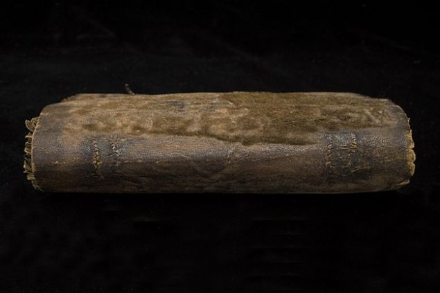 Antropodermik kitap ciltilii eklinde adlandrlan bu uygulama, anatomi ders kitaplarnda yaygn ekilde kullanlrd. Tp mesleiyle uraan kiiler genelde zerinde altklar kadavralarn tenlerini kullanrlard...     