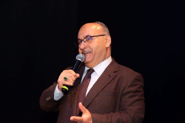 Kentsel Dnm ynetimindeki baarl almalar ile dikkatleri zerine eken mraniye Belediye Bakan Yardmcs Maliki Ejder Batur da gecede dl alanlar arasndayd. Maliki Ejder Batur, mraniyenin son 13 yldaki deiimi, geliimi ve mevcut yap stoku ile ilgili bilgi verdii konumasna yle devam etti: Deiimin yaand mraniyemizi, stanbul Takipte Haber Sitemiz, iyi takip etmi. Geliimi ve ykselmeyi tespit edip bunu da burada bize dl olarak verilmesini salayan Hseyin Yelkenci Beye teekkr ediyorum dedi. Maliki Ejder Batur son olarak, Ayrca bize bu grevi verip bize nderlik eden deerli belediye bakanmza da teekkr ediyorum dedi. 