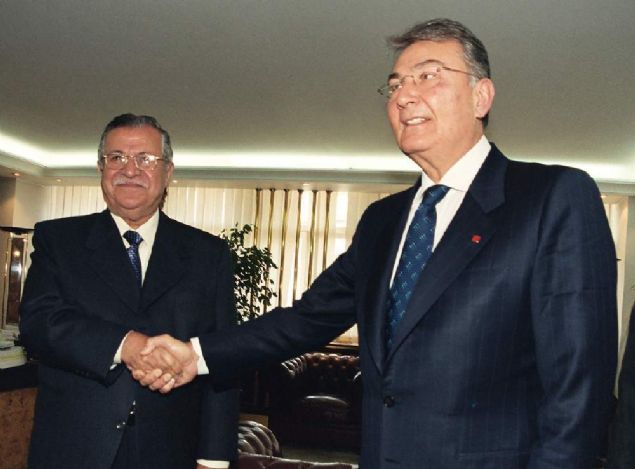   367 TEZ�N� SAVUNDU<br><br>    2007 y�l�nda Cumhurba�kanl��� Se�imi'nde TBMM�nin cumhurba�kan� se�ebilmesi i�in Meclis�te 367 milletvekilinin bulunmas� gerekti�i tezinin savunucular� aras�nda Deniz Baykal da yer ald�. Eski Yarg�tay ba�savc�s� Sabih Kanado�lu�nun �ne s�rd��� bu tezin Anayasa Mahkemesi�nce resmile�mesi i�in Deniz Baykal ve 132 arkada�� u�ra� verdi.  