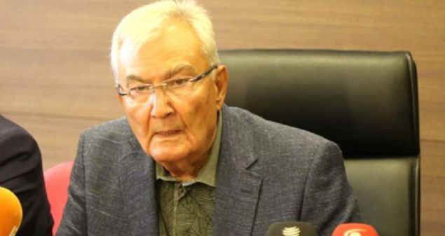   Deniz Baykal ve arkada�lar� TBMM�nin 27 Nisan 2007 g�n� yapt��� 11. Cumhurba�kan� Se�imi oylamas�n� Anayasa Mahkemesi�ne ta��d�. Mahkeme oylamay� Anayasa�ya ayk�r� bulunarak y�r�tmeyi durdurdu. Mahkemenin bu karar�n�n ard�ndan Abdullah G�l Cumhurba�kan� se�ilemedi. Cumhurba�kanl��� Se�imi'nin kilitlenmesinin ard�ndan yap�lan 2007 Genel Se�imi'nde ise partisinin oylar�n� sadece y�zde bir oran�nda art�ran Baykal�a parti i�inden ele�tiriler devam etti. Ancak Baykal istifa etmeyece�ini a��klad� ve 2008�deki ola�an kurultaydan yine galip ��kt�. 