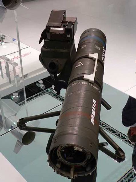  Eryx Anti-Tank Roketi       <br><br>    ERYX Avrupal bir firma olan MBDA tarafndan retilen ksa menzilli seyrsefer sistemi olarak SACLOS gdmle sistemini kullanan kablo gdml bir tanksavar fzesidir. En fazla Kanada Ordusu, Fransz Ordusu ve Norve Ordusu tarafndan kullanlmaktadr. Silah tanksavar zelliinin yannda snaklarn imhasnda da kullanlr. Baz durumlarda alaktan uan helikopterlere kar uaksavar olarak kullanlabilir.  