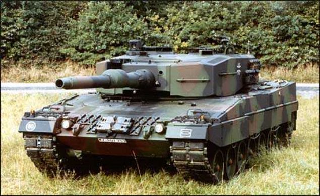  Leopard-2     <br><br>    Leopard 2 Alman yapm 3. nesil bir ana muharebe tankdr. 1970'lerde gelitirilmeye balanan tank, 1979'da Alman ordusunun bnyesine katlm ve Leopard (imdiki ad Leopard 1) tanklar ile deitirilmitir. Deiik eitlemeleri Alman ordusu tarafndan kullanlmaktadr.  