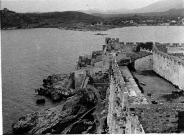 ngilterenin karlar iin Ortadouda eitli faaliyetlerde bulundu,casusluk yapt.ngilizlerin Ortadou politikasn planlayanlar arasnda yer ald.Mezopotamyada, Arap kabilelerini Trklere kar kkrtan bir tutum izledi. 